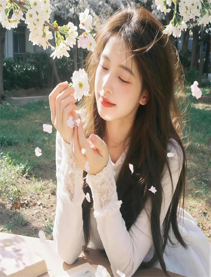 表演艺术解析：《新白发魔女传》的编剧的叙事结构与情节设计 理解角色塑造的艺术