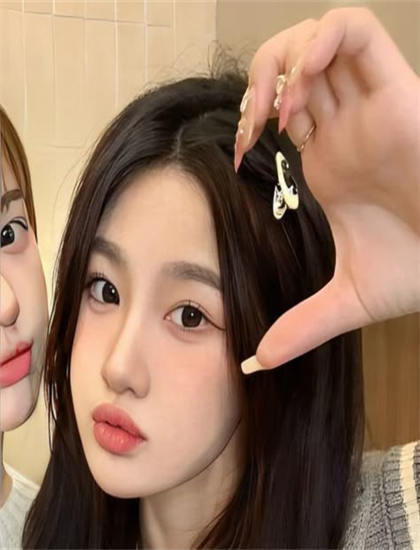 《回到大婚那一天》电影与电视剧比较：媒介差异与叙事特点